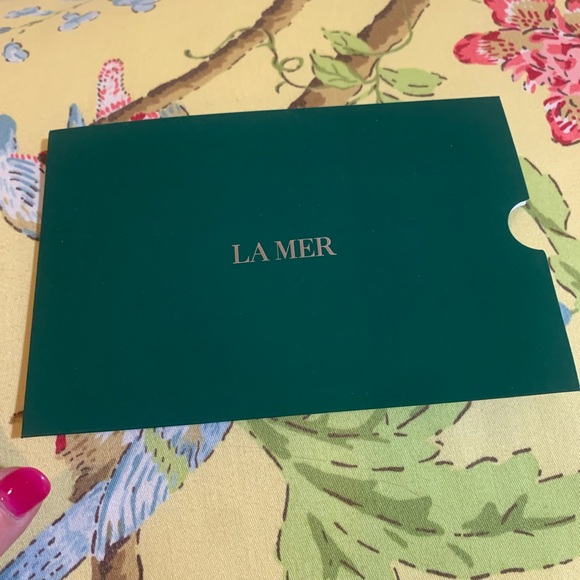 8 x 8 La Mer  Box with Packaging and Insert. - Picture 5 of 5